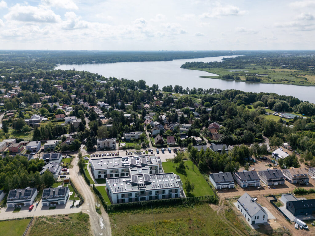 A shot of the resort from above overlooking Lake Kierskie.